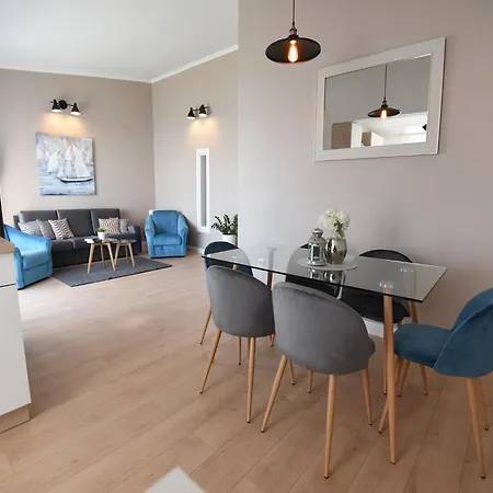Apartment In By The Sea