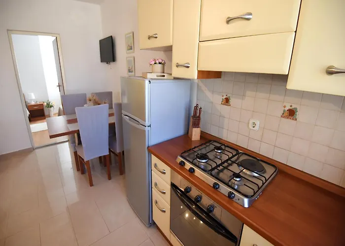 Apartment In By The Sea Maslenica