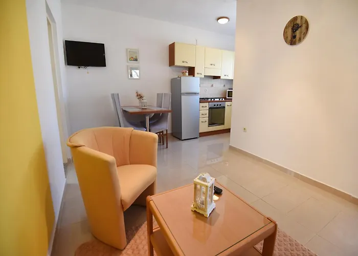 In By The Sea 马斯莱尼察