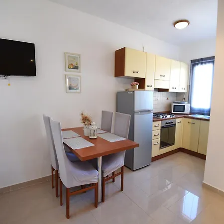 In By The Sea Daire Maslenica